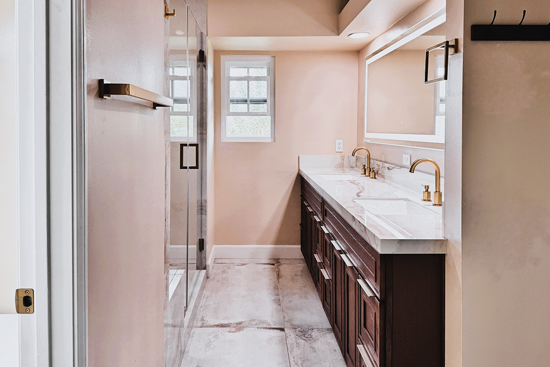 TO Master Bathroom