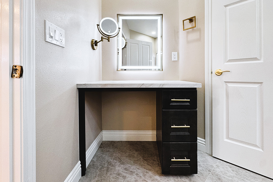 FH Makeup desk